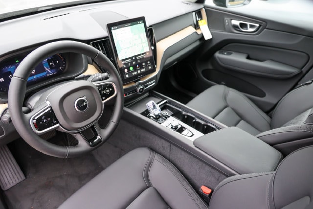 2026 Volvo XC60 Plus - Photo 20