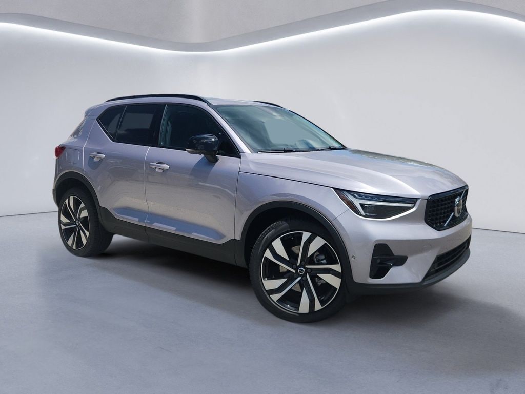 New 2026 Volvo XC40 B5 Ultra SUV