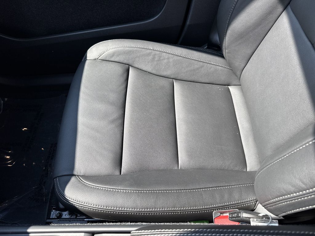 2026 Volvo XC40 Core - Photo 29