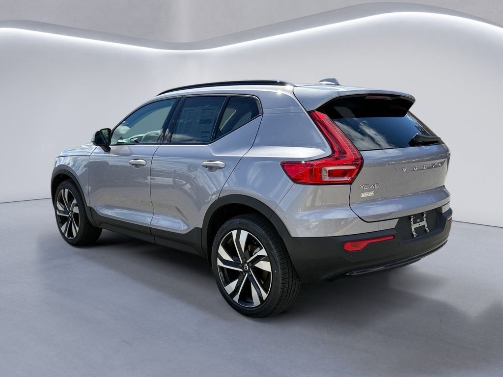 New 2026 Volvo XC40 B5 Ultra SUV