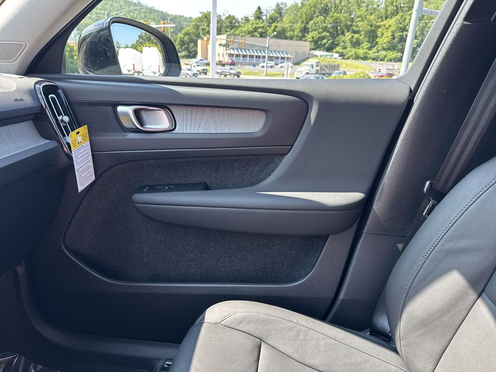 2026 Volvo XC40 Core - Photo 28