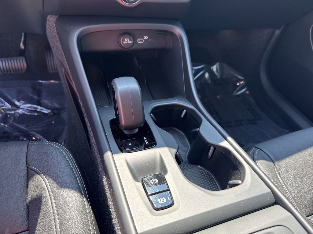 2026 Volvo XC40 Core - Photo 26