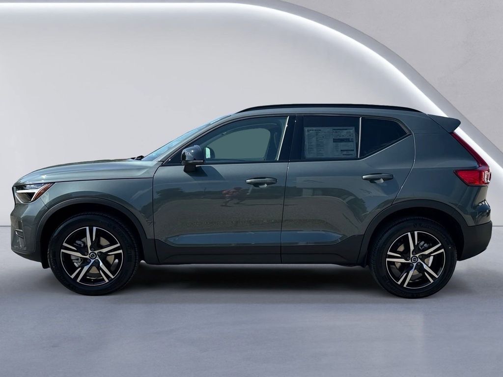 2026 Volvo XC40 Core - Photo 6