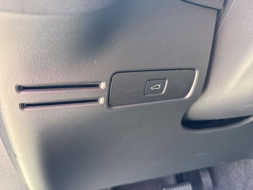 2026 Volvo XC40 Core - Photo 18