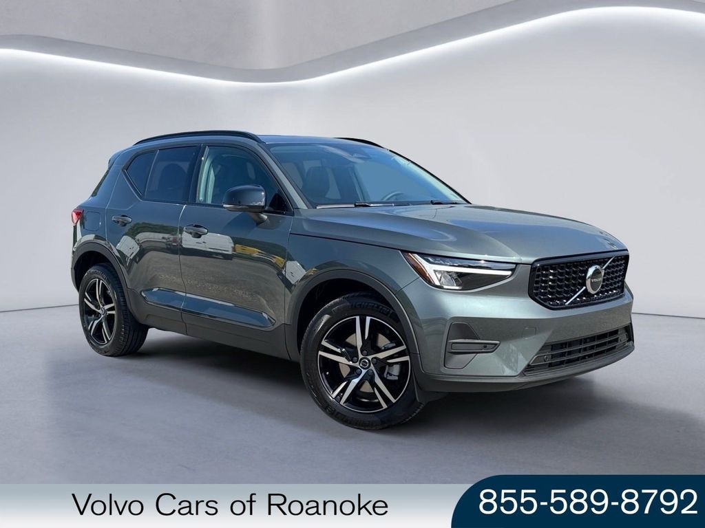 New 2026 Volvo XC40 B5 Core SUV