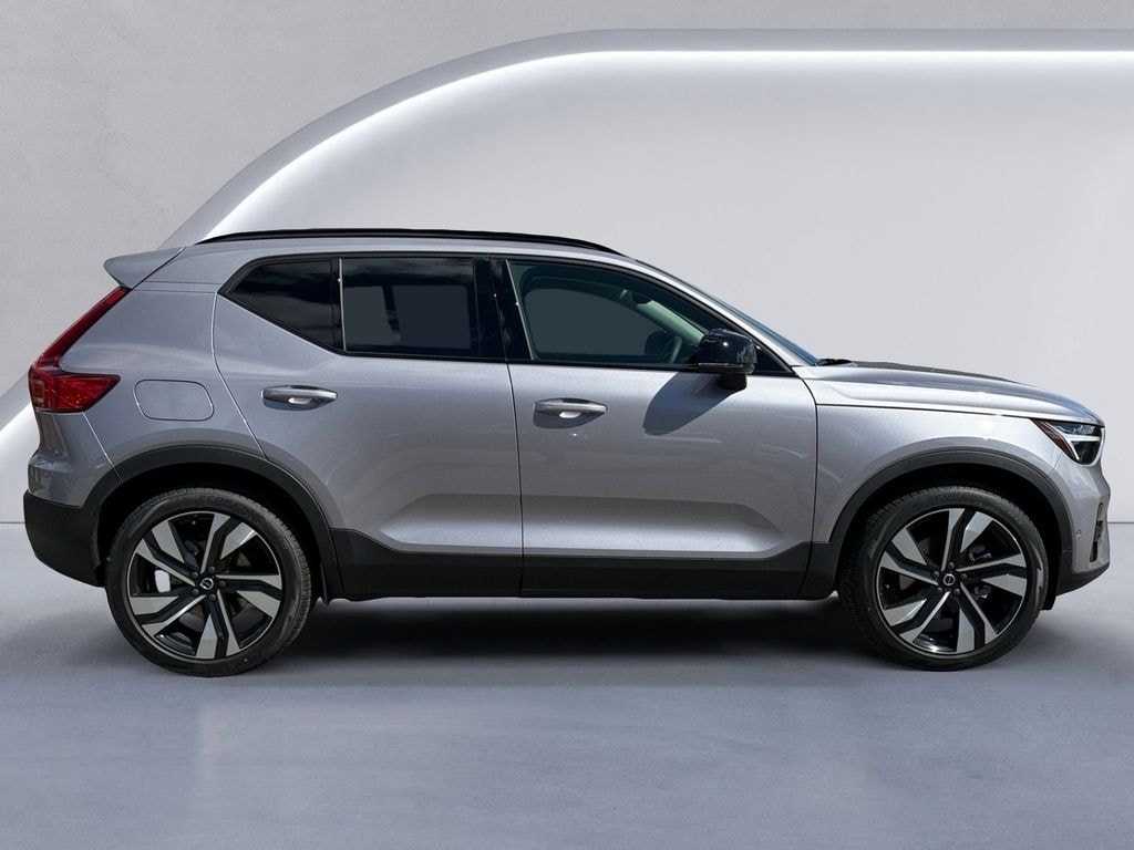 New 2026 Volvo XC40 B5 Ultra SUV
