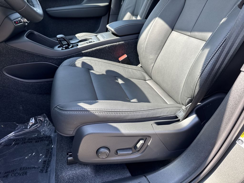 2026 Volvo XC40 Core - Photo 17
