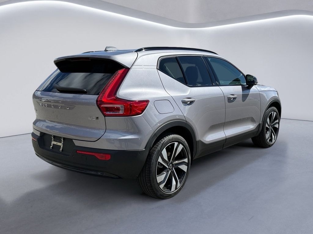 New 2026 Volvo XC40 B5 Ultra SUV