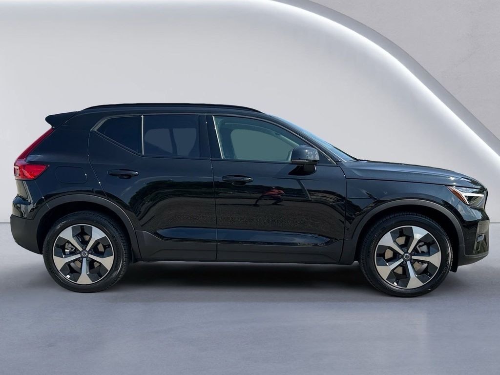 New 2026 Volvo XC40 B5 Plus SUV