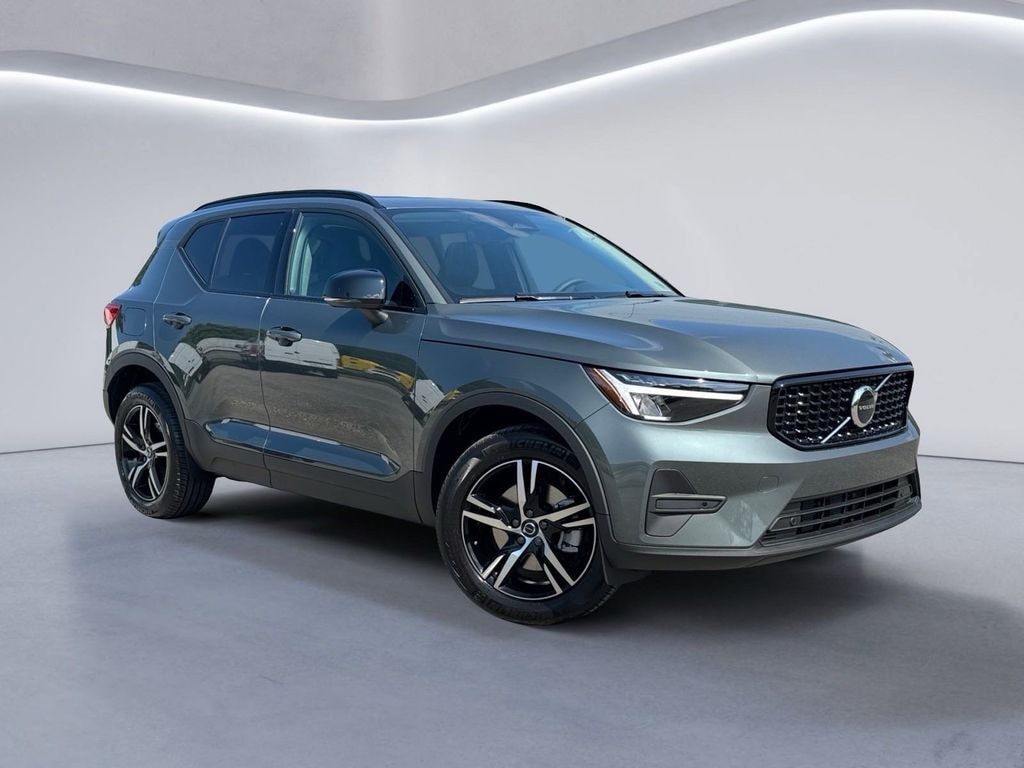 New 2026 Volvo XC40 B5 Core SUV