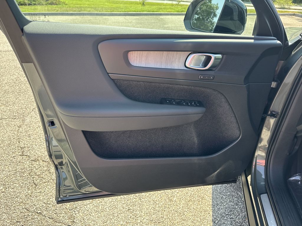 2026 Volvo XC40 Core - Photo 15