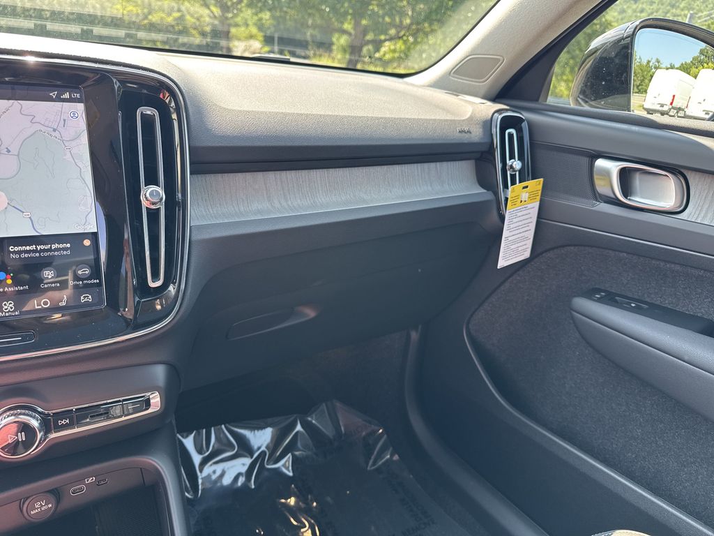 2026 Volvo XC40 Core - Photo 27