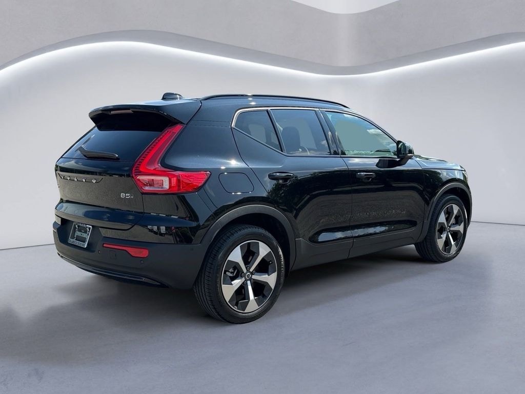 New 2026 Volvo XC40 B5 Plus SUV