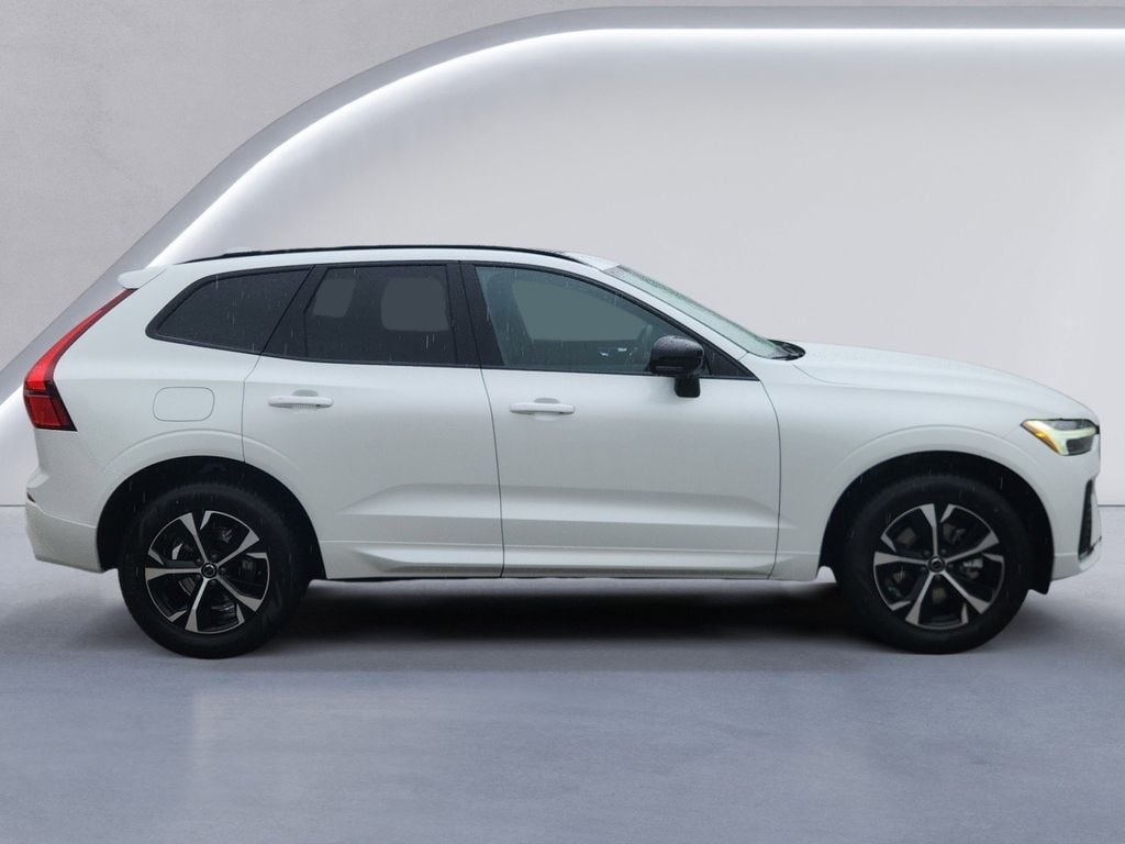 New 2026 Volvo XC60 B5 Core SUV