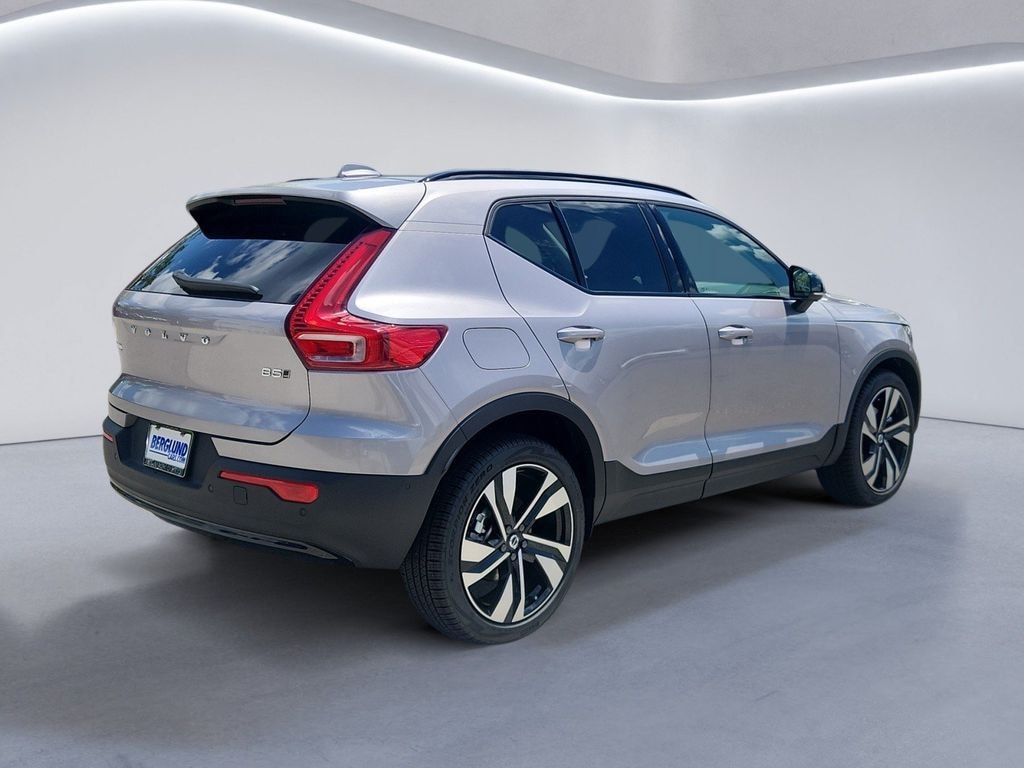 New 2026 Volvo XC40 B5 Ultra SUV