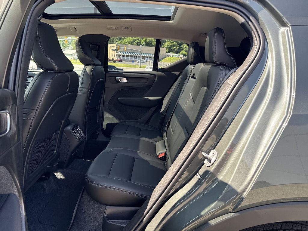 2026 Volvo XC40 Core - Photo 11