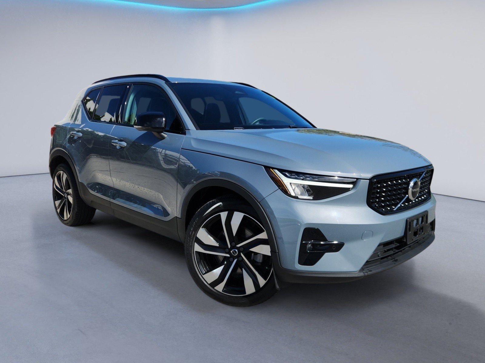 Used 2023 Volvo XC40 Plus Dark Theme Sport Utility