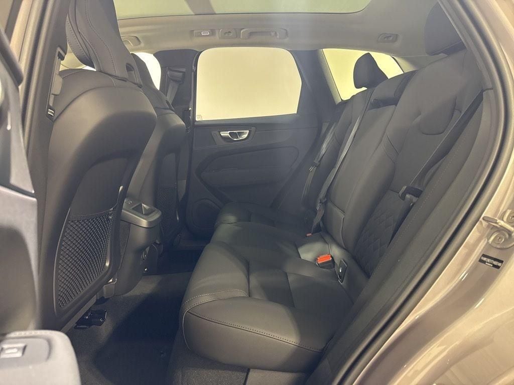 2026 Volvo XC60 Plus - Photo 22