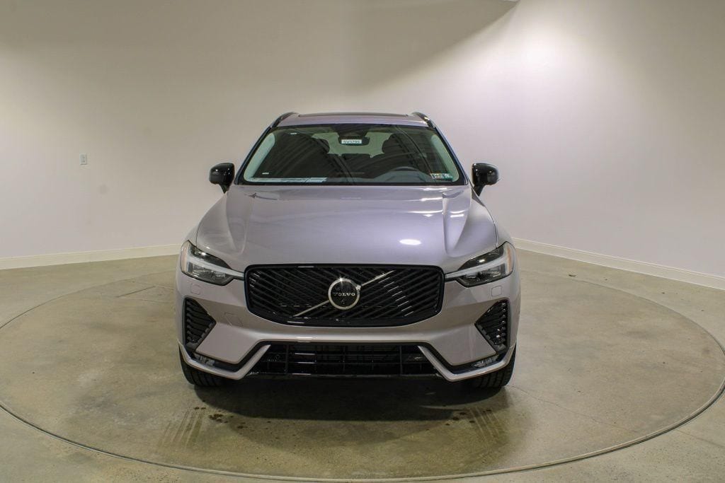 2026 Volvo XC60 Plus - Photo 8