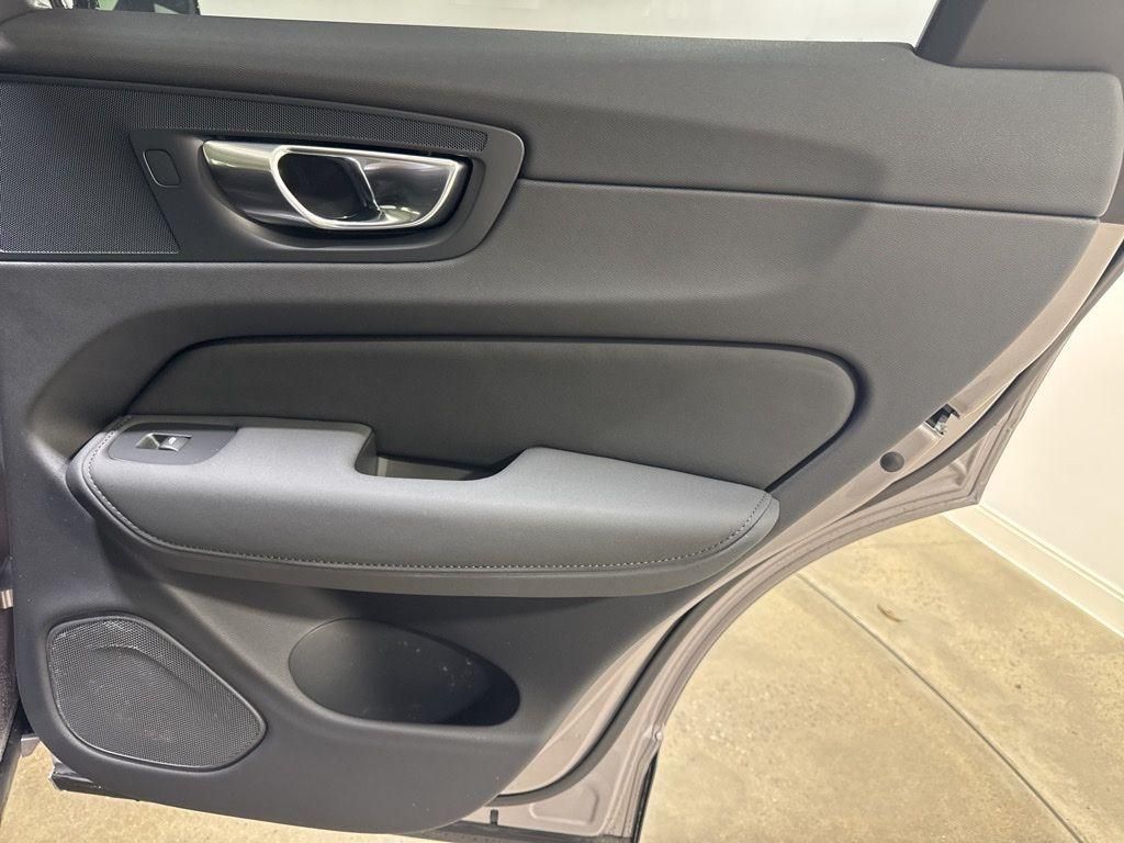 2026 Volvo XC60 Plus - Photo 23