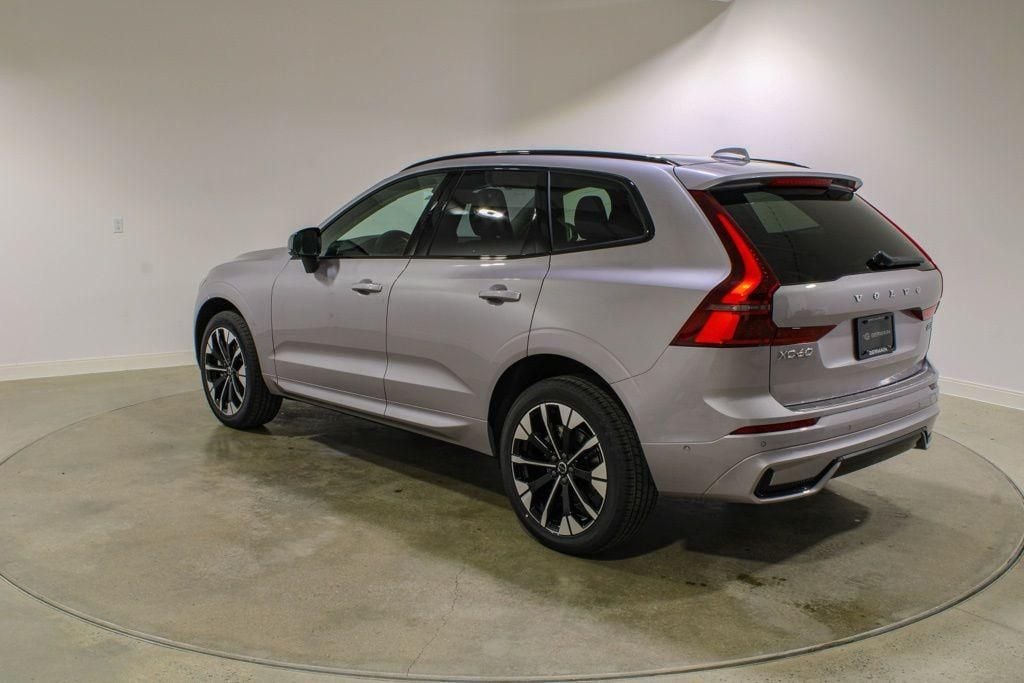 2026 Volvo XC60 Plus - Photo 3