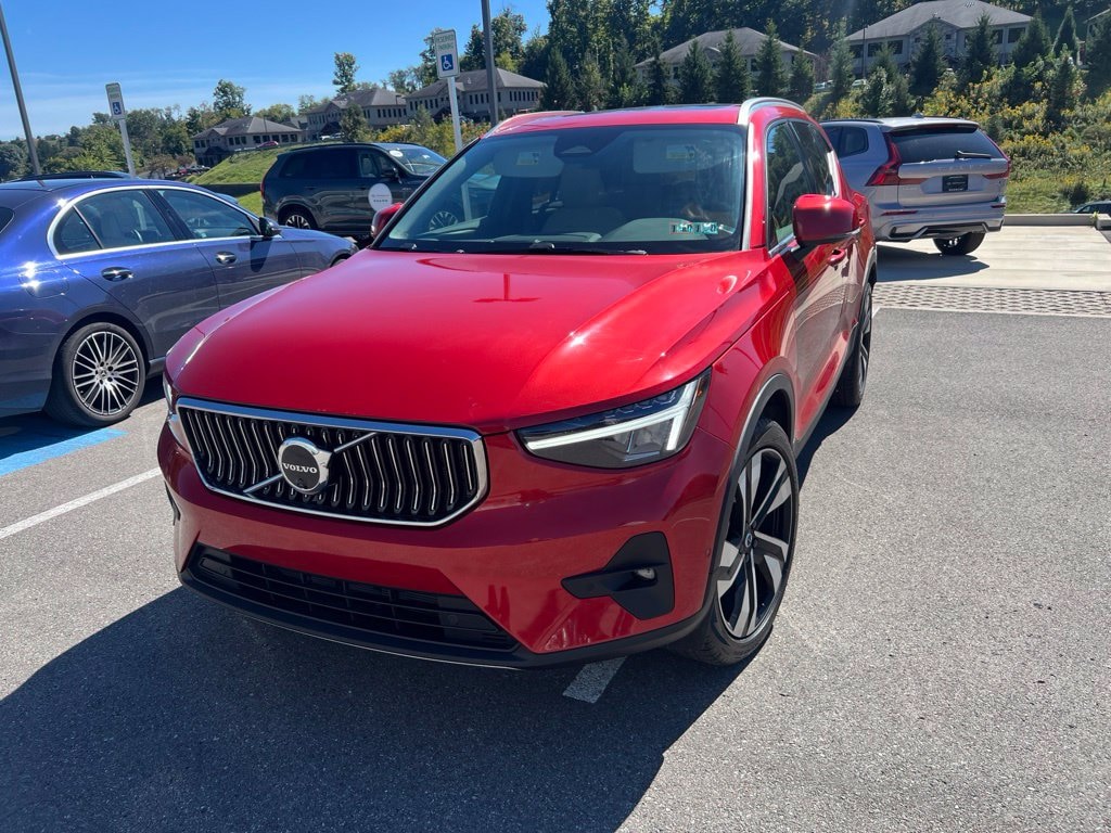 Certified 2025 Volvo XC40 B5 Plus Bright Theme SUV