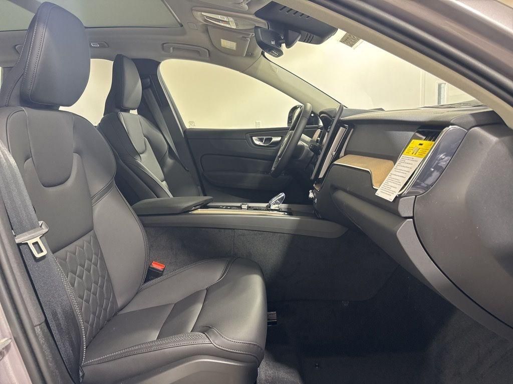 2026 Volvo XC60 Plus - Photo 28