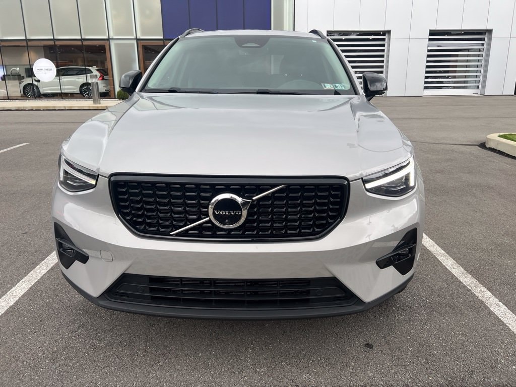 Used 2023 Volvo XC40 B5 AWD Ultimate Dark SUV