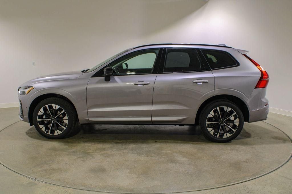 2026 Volvo XC60 Plus - Photo 2