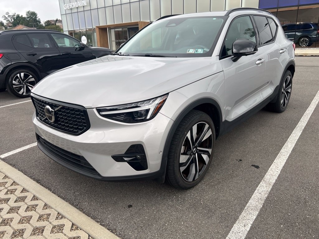 Used 2023 Volvo XC40 B5 AWD Ultimate Dark SUV