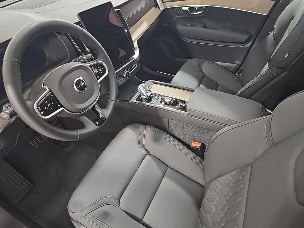 2026 Volvo XC90 Plus - Photo 20