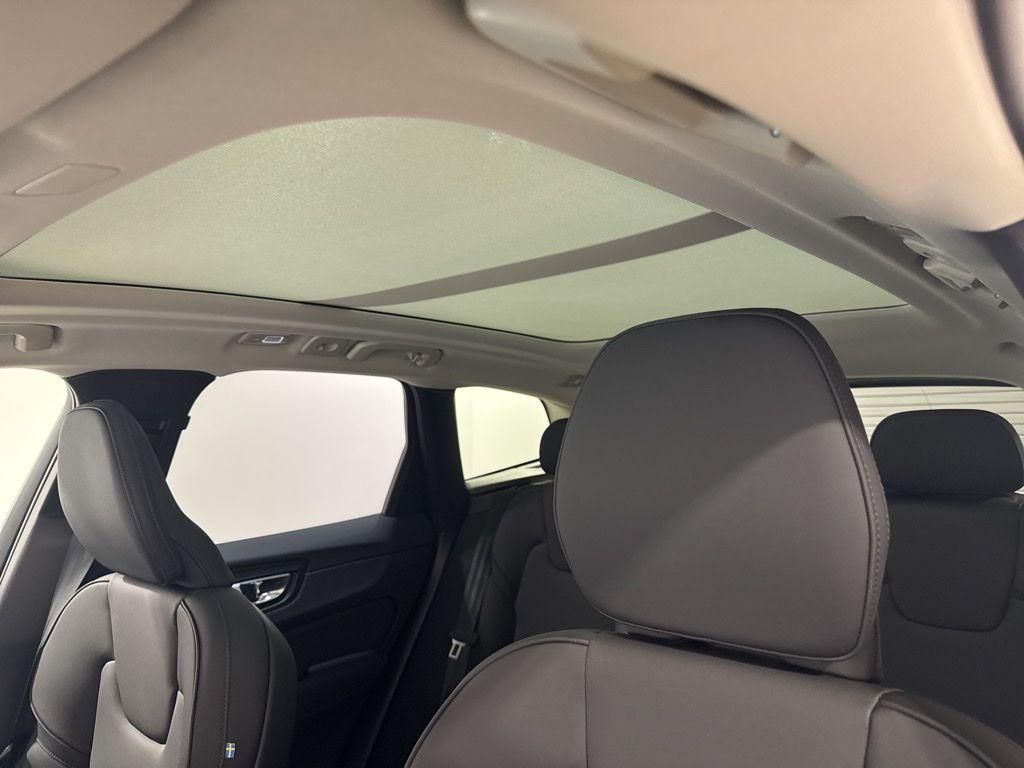 2026 Volvo XC60 Plus - Photo 16