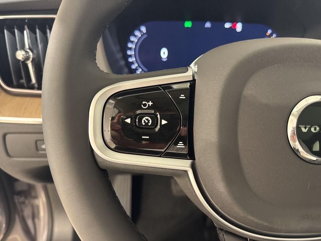 2026 Volvo XC60 Plus - Photo 9