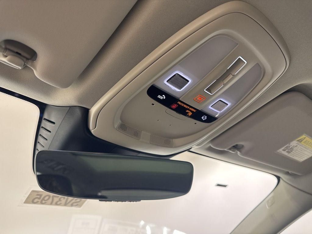 2026 Volvo XC60 Plus - Photo 15