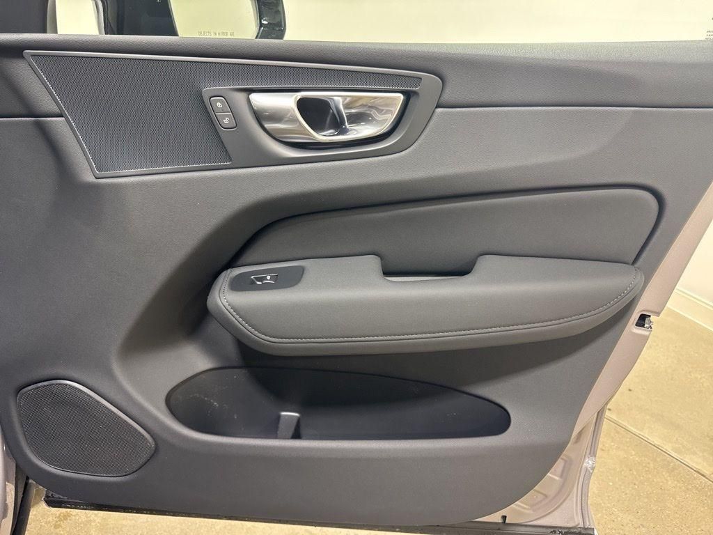 2026 Volvo XC60 Plus - Photo 26