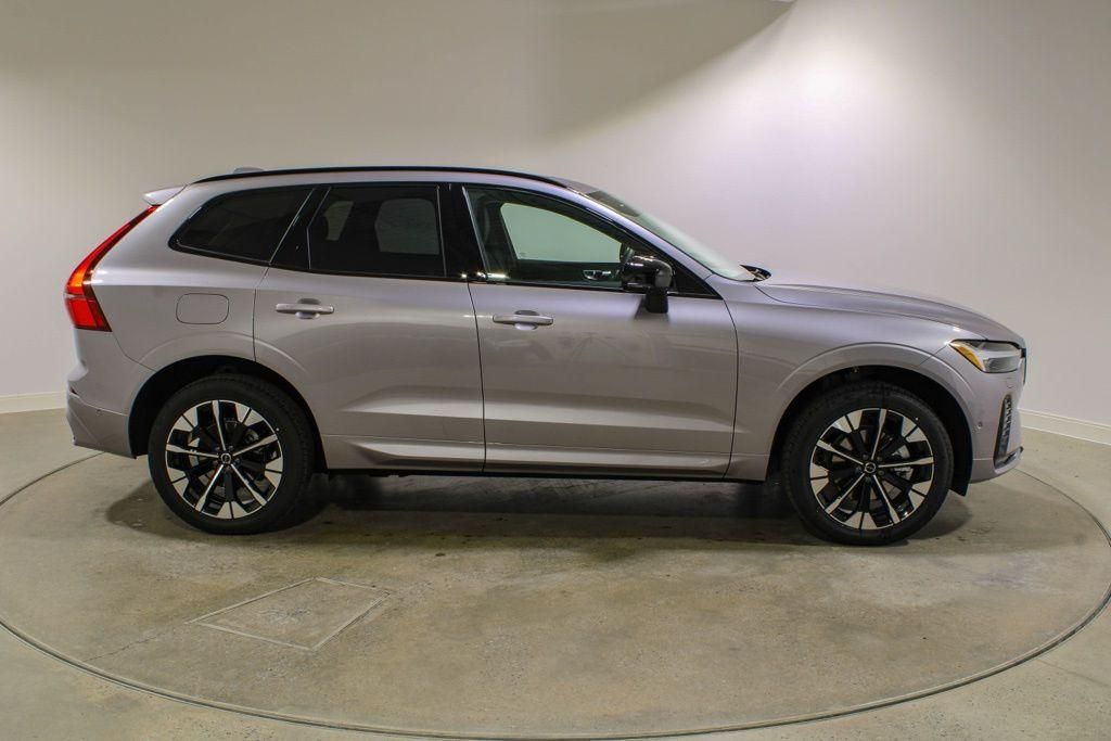 2026 Volvo XC60 Plus - Photo 6