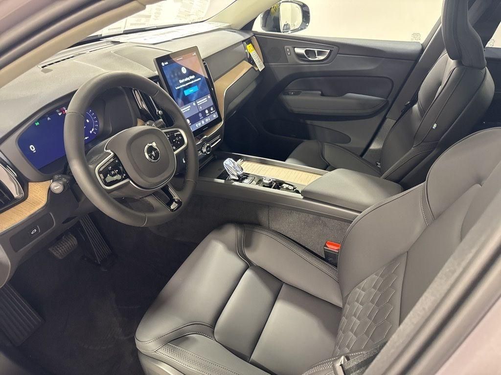 2026 Volvo XC60 Plus - Photo 18