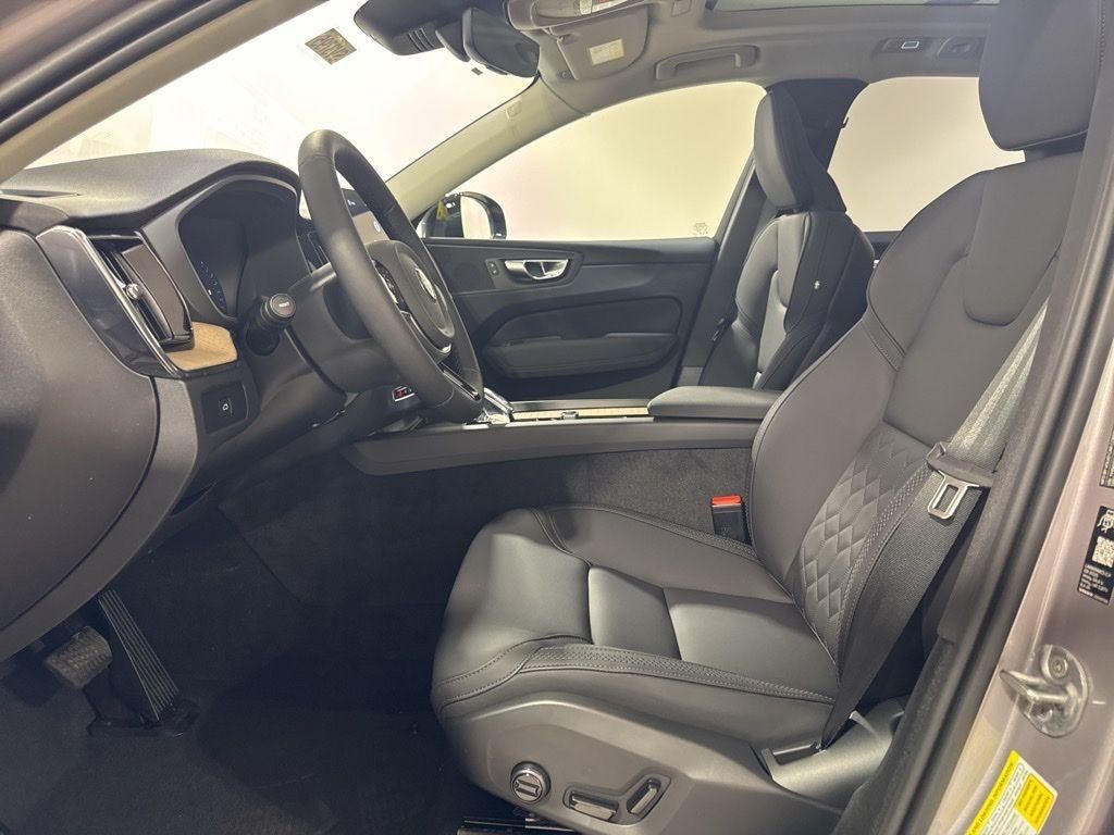 2026 Volvo XC60 Plus - Photo 19