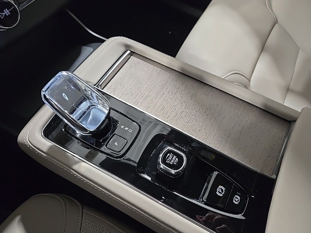 2026 Volvo XC90 Plus - Photo 14