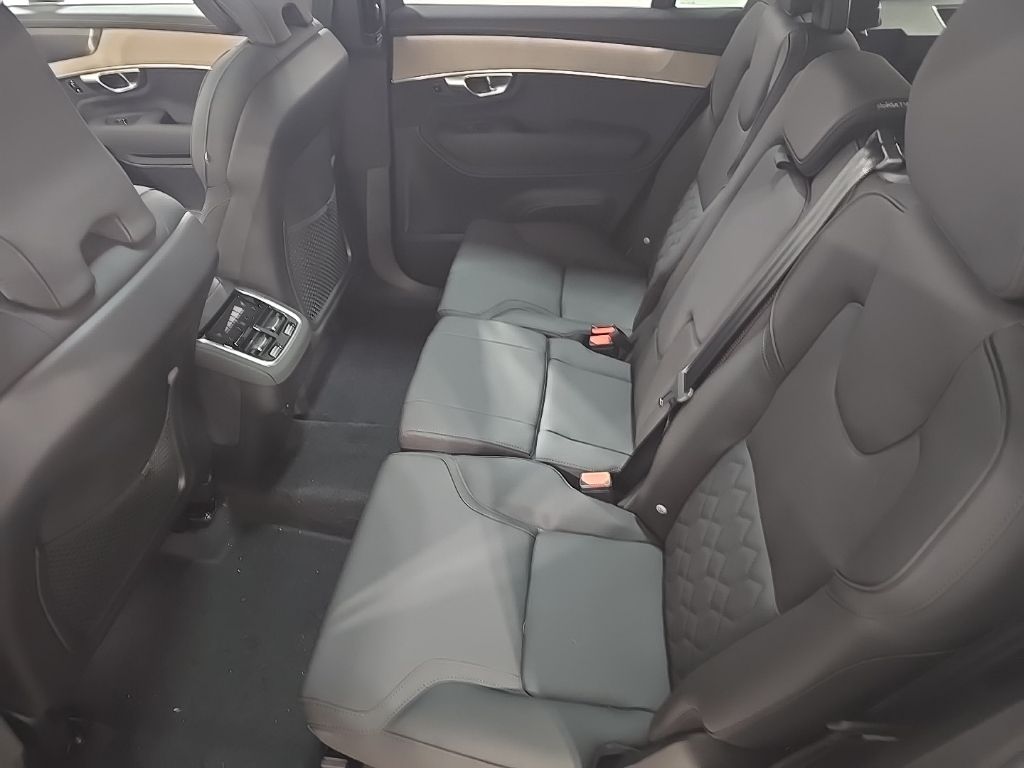 2026 Volvo XC90 Plus - Photo 21