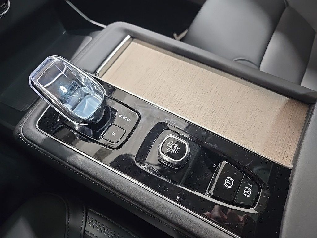 2026 Volvo XC90 Plus - Photo 14