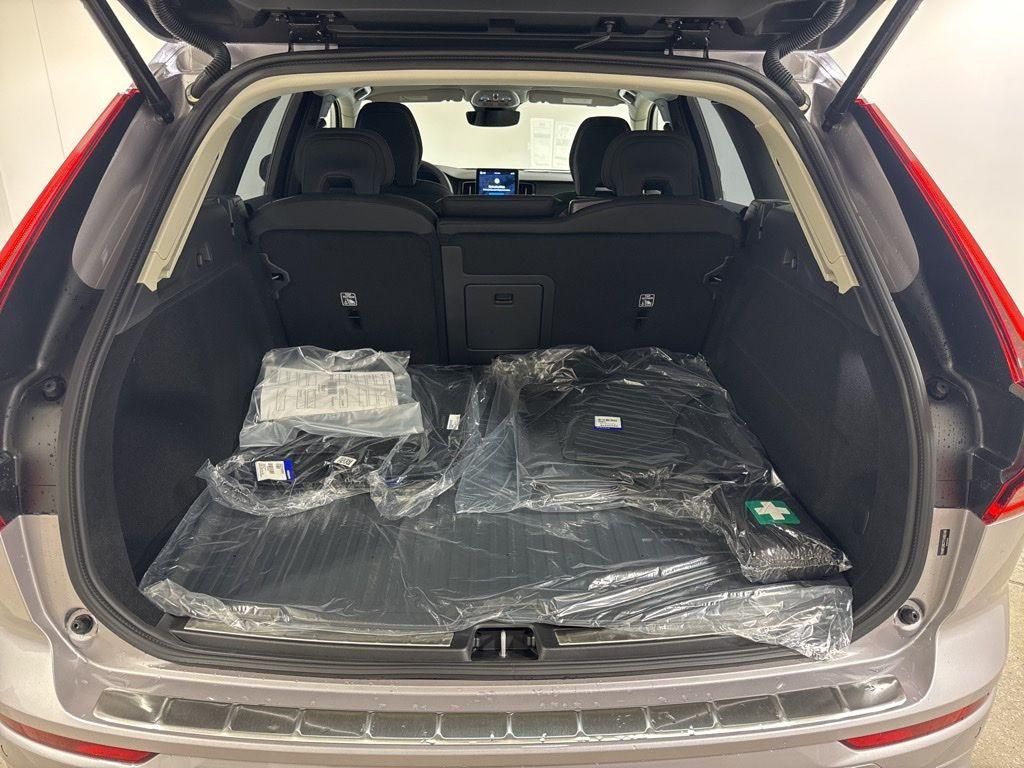 2026 Volvo XC60 Plus - Photo 29