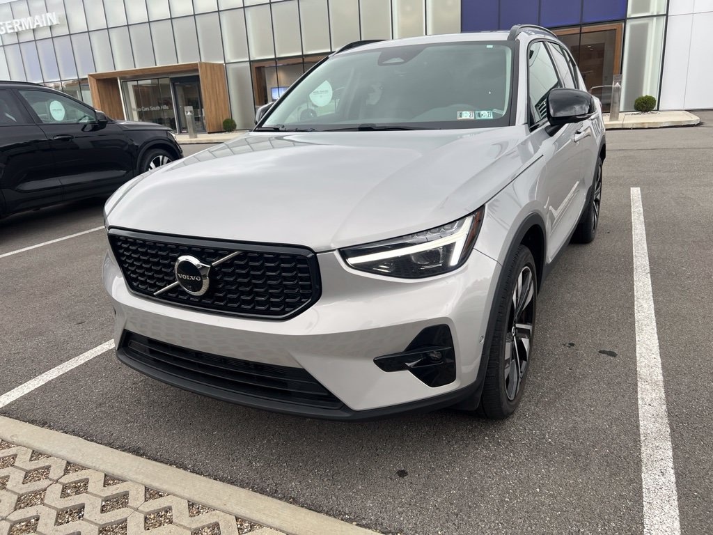 Used 2023 Volvo XC40 B5 AWD Ultimate Dark SUV