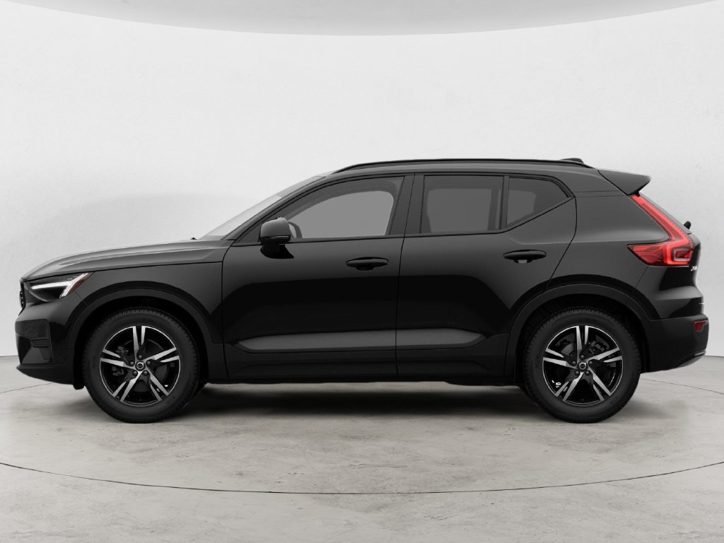 New 2026 Volvo XC40 B5 Core SUV