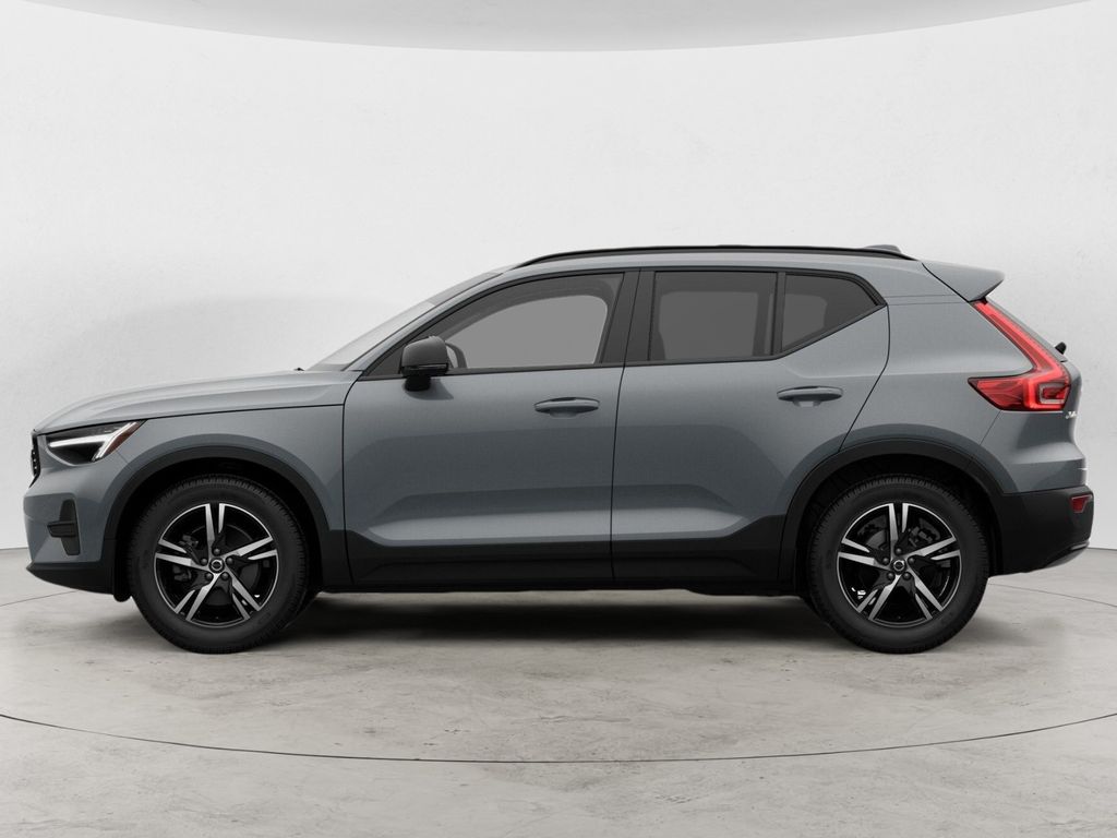 New 2026 Volvo XC40 B5 Core SUV