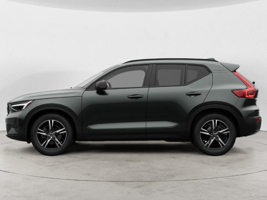 New 2026 Volvo XC40 B5 Core SUV