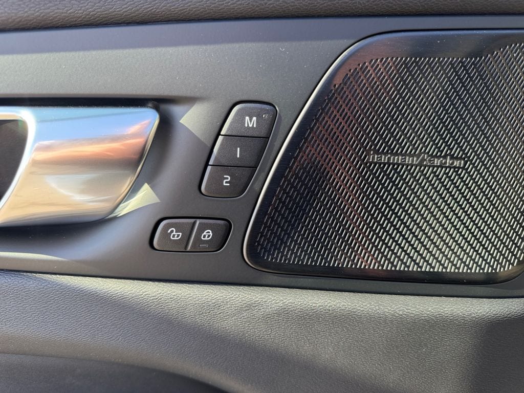 2026 Volvo XC60 Ultra - Photo 11