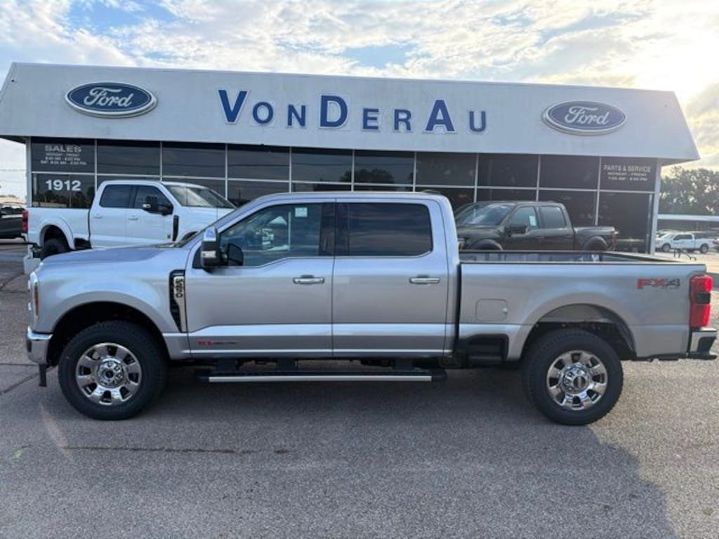New 2027 Ford F-250SD Lariat Truck