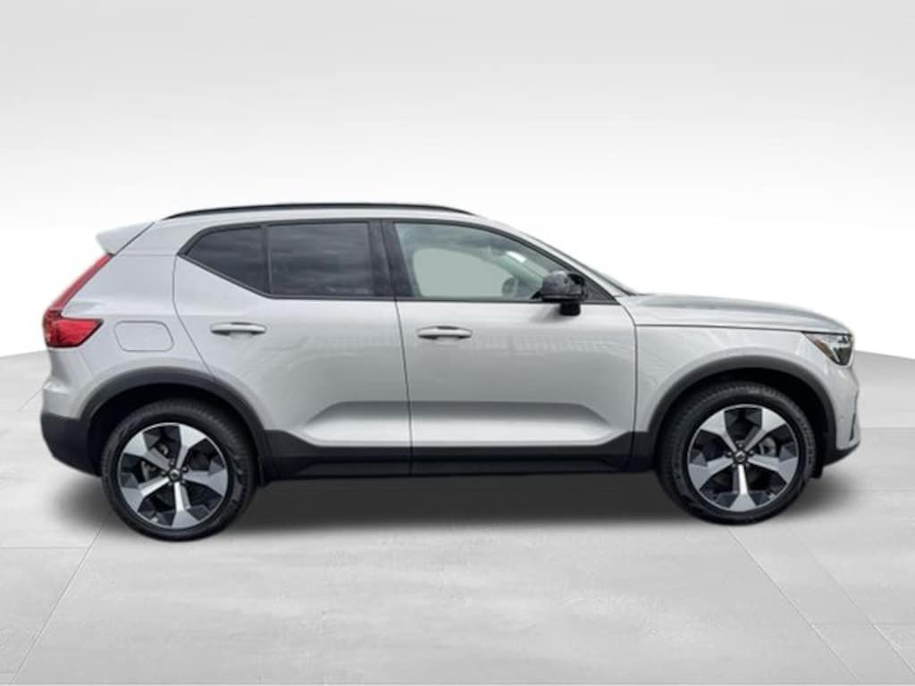 Used 2024 Volvo XC40 B5 Plus Dark Theme SUV
