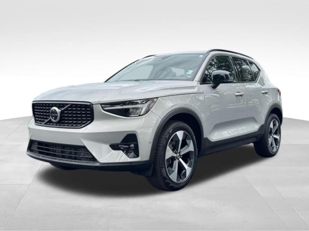 Used 2024 Volvo XC40 B5 Plus Dark Theme SUV